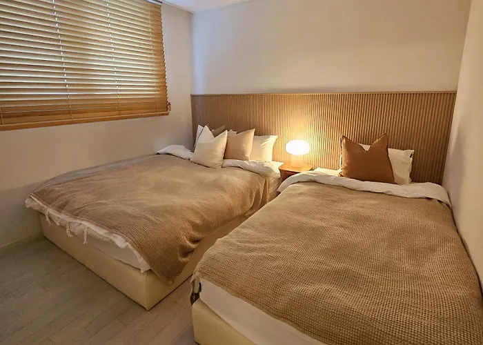 Daonsup-modern Premium In Hongdae ,3r4b, Free Parking, Netflix * Seul