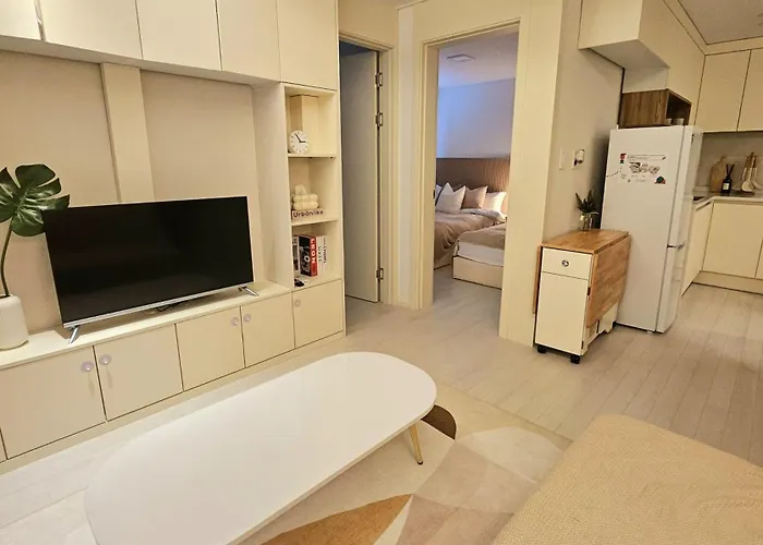 Daonsup-modern Premium In Hongdae ,3r4b, Free Parking, Netflix