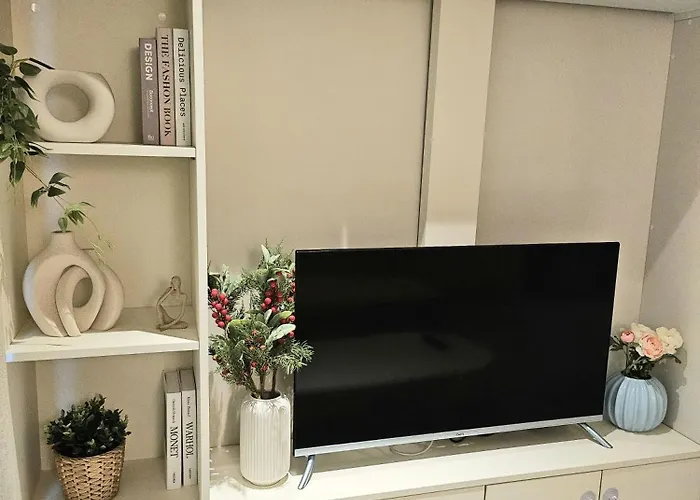 Daonsup-modern Premium In Hongdae ,3r4b, Free Parking, Netflix Seul